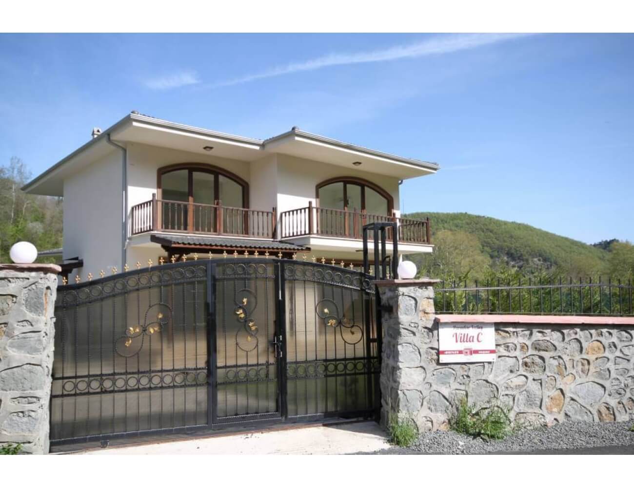 Project Location :  Fevziye, Sapanca
Project Type :  6 Fully Private Villas
Total Land :  9,000m2
Total Construction Area :  1800m2
Project Completion :  2