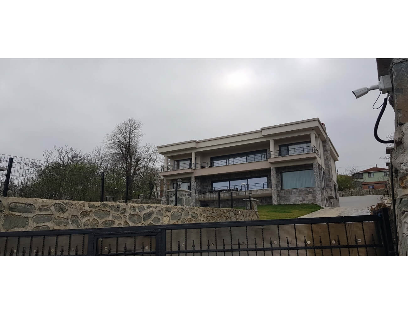 Project Location :  Hacimercan, Sapanca
Project Type :  One Fully Private Mansion
Total Land :  2,000m2
Total Construction Area :  800m2
Project Completion