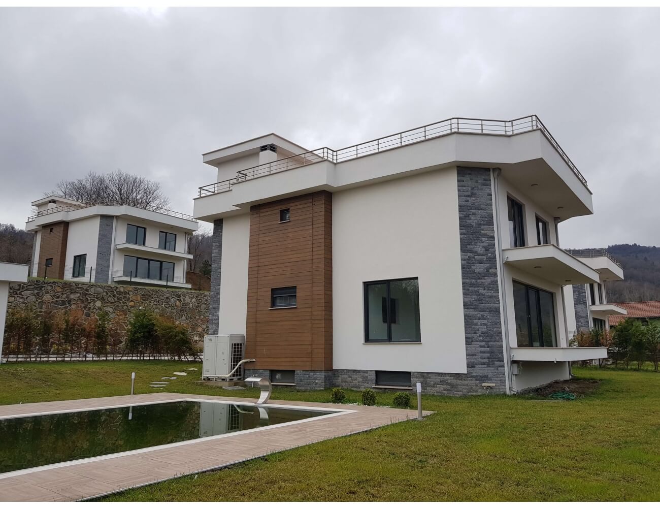 Project Location :  İlmiye, Sapanca
Project Type :  4 Fully Private Villas
Total Land :  4,700m2
Total Construction Area :  1,750m2
Project Completion :  2